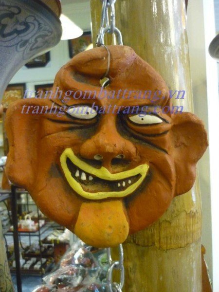 Mặt nạ bằng gốm sứ